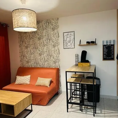 L'amour A La Apartment *